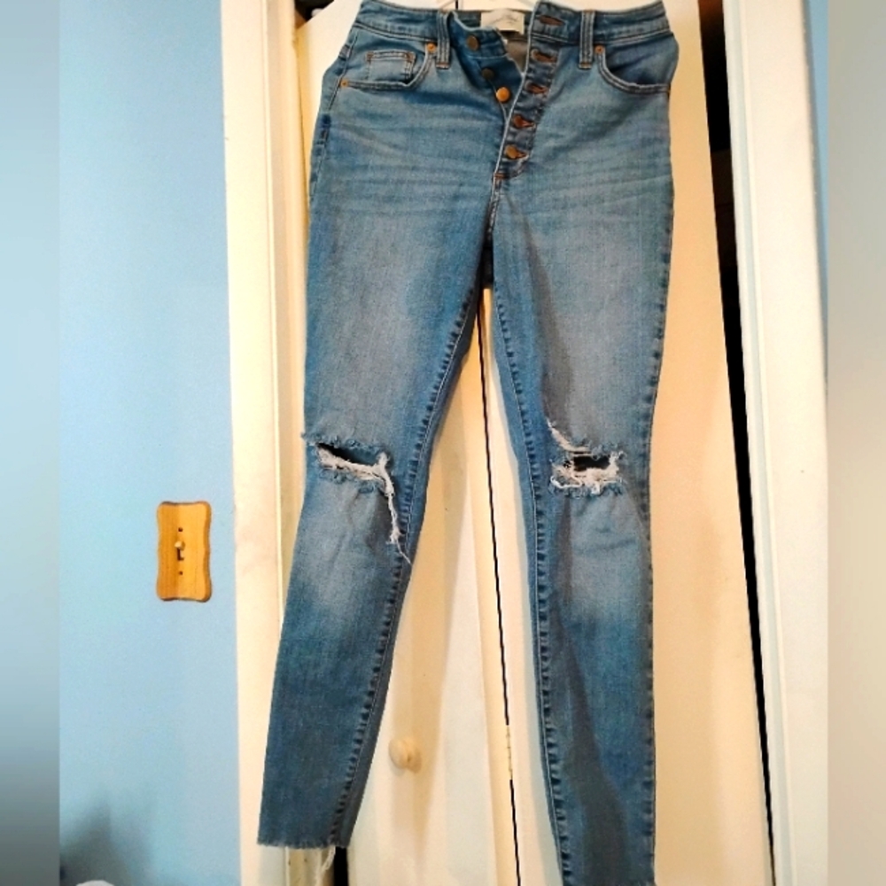 ๐๐ NWOT Womens 2 Pairs Distressed Ripped Grunge Jeans Size 8 Denim Casual - Picture 3 of 5